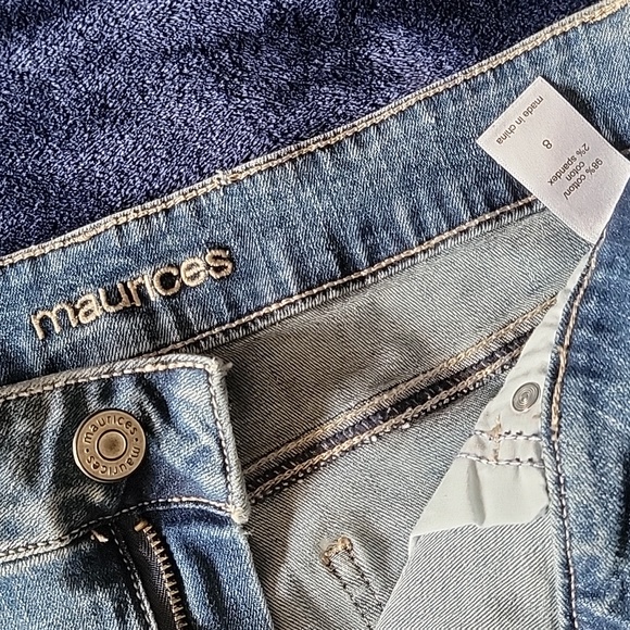 Shorts - Picture 2 of 3